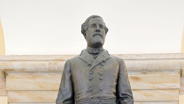 According to the Architect of the Capitol, this statue of Robert E. Lee was given to the National Statuary Hall Collectionby Virginia in 1909  - Sputnik International
