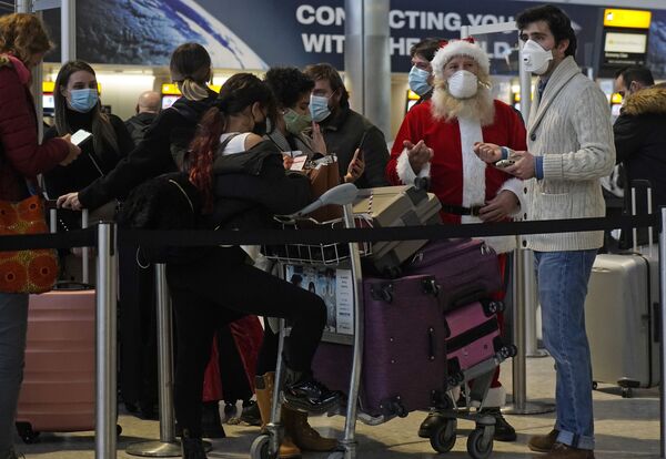 Flights Cancelled, Borders Closed, Christmas Ruined: 'Mutant' COVID Strain Sows Chaos in UK - Sputnik International