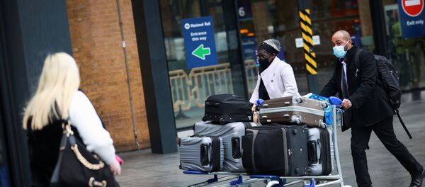 Travellers walk with their luggage at King's Cross station, as EU countries impose a travel ban from the UK following the coronavirus disease (COVID-19) outbreak, in London, Britain, December 21, 2020. Travellers walk with their luggage at King's Cross station, as EU countries impose a travel ban from the UK following the coronavirus disease (COVID-19) outbreak, in London, Britain, December 21, 2020. - Sputnik International