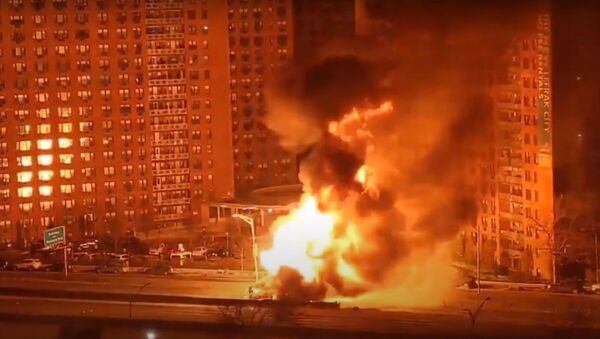  Huge Fire as propane-laden Truck Overturns in New York - Sputnik International