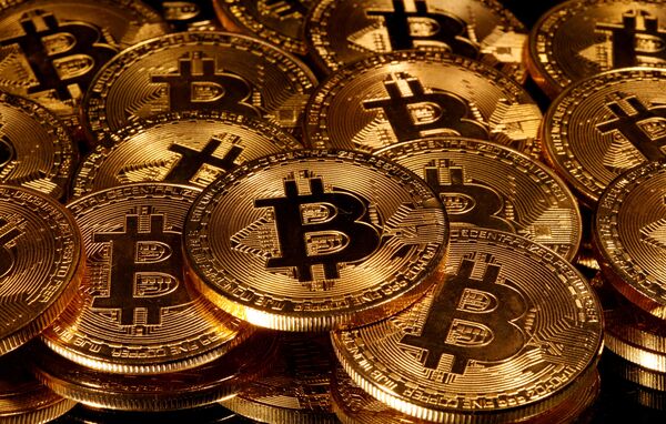 Bitcoin Hits New Record Price of $33,000 - Sputnik International