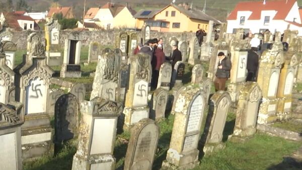 France: Over 100 Jewish graves defaced with swastikas near Strasbourg - Sputnik International