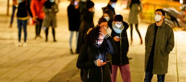  People queue to get tested amid the coronavirus disease ( COVID-19) pandemic in Madrid, Spain, December 21, 2020 - Sputnik International