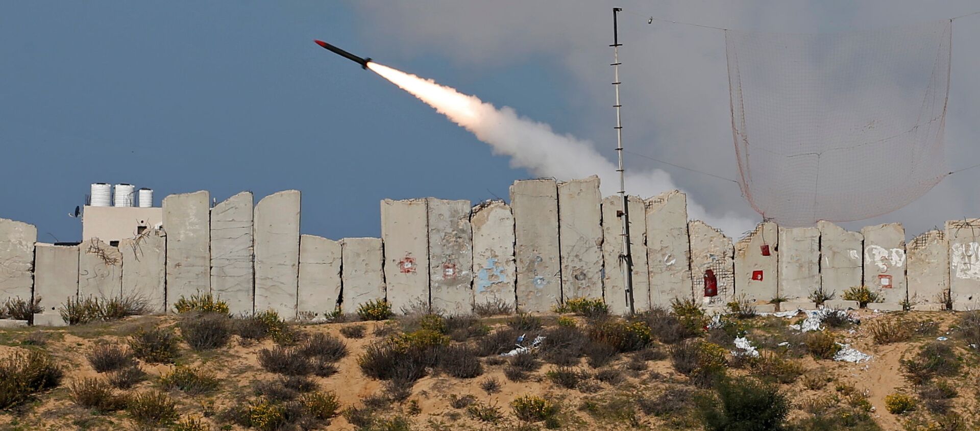 A rocket is launched by Palestinian militant groups into the Mediterranean Sea off the Gaza Strip at the start of their first-ever joint exercise, in Gaza City, 29 December 2020 - Sputnik International, 1920, 23.01.2021