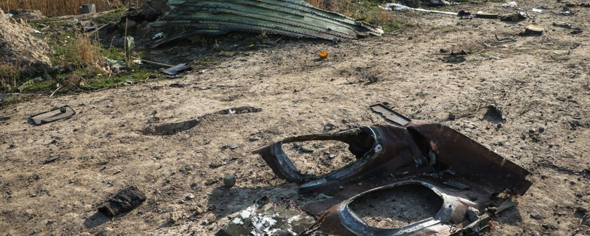 Image captures debris found at the crash site of Ukraine International Airlines Flight PS752 in Tehran, Iran. - Sputnik International, 1920, 05.01.2021