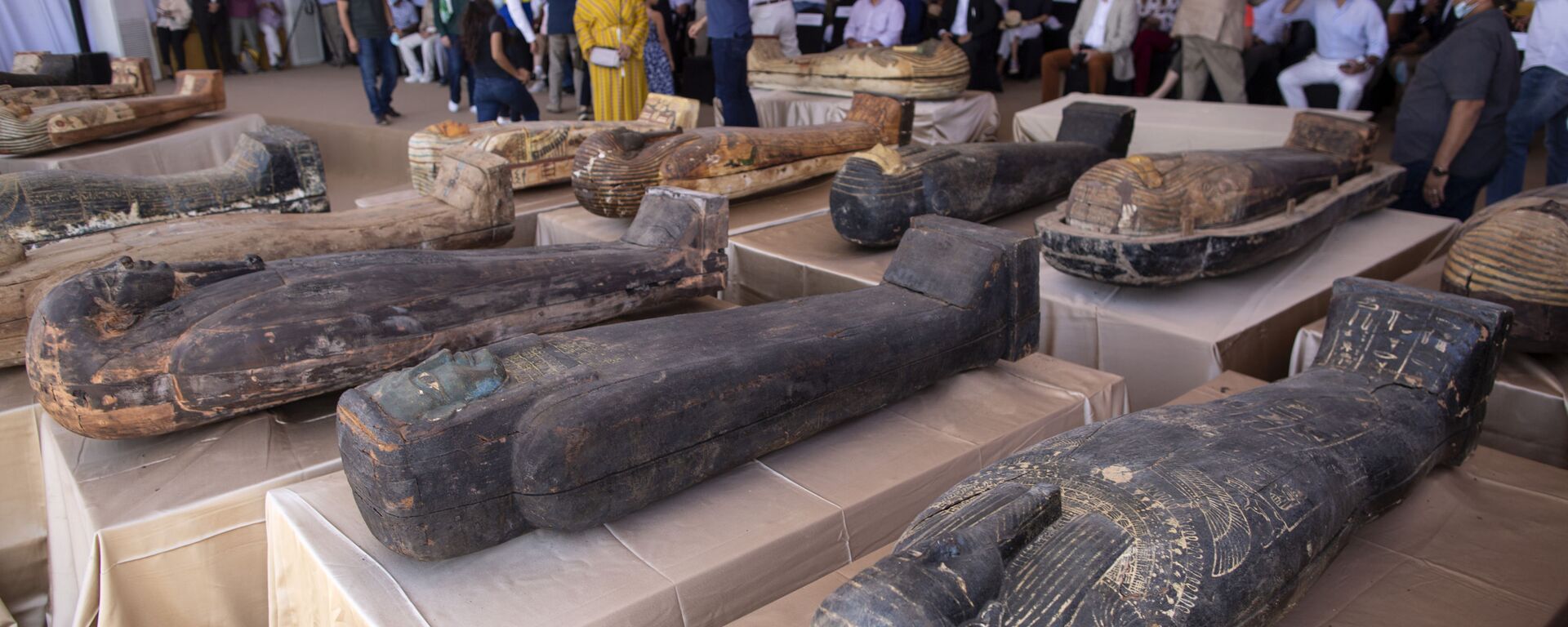 Обнаруженные 59 саркофагов с мумиями в Египте - Sputnik International, 1920, 21.03.2022