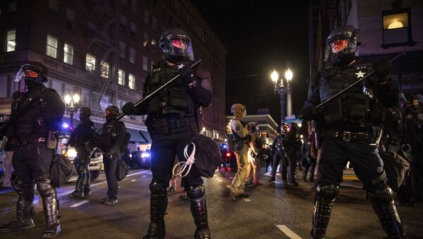 Police form a a perimeter during protests following the presidential election in Portland, Oregon, Wednesday, 4 November 2020 - Sputnik International