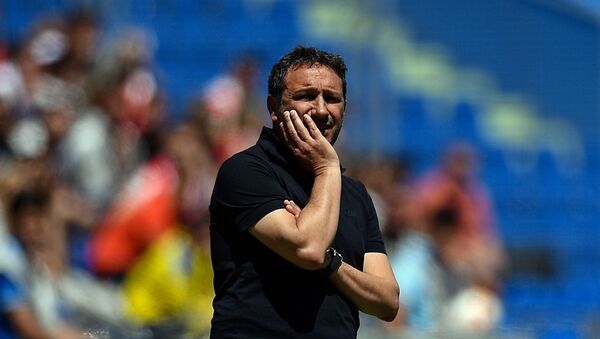 Girona's Spanish coach Eusebio Sacristan stands on the sideline during the Spanish league football match between Getafe CF and Girona FC at the Col. Alfonso Perez stadium in Getafe on 5 May 2019. (Photo by OSCAR DEL POZO / AFP) - Sputnik International