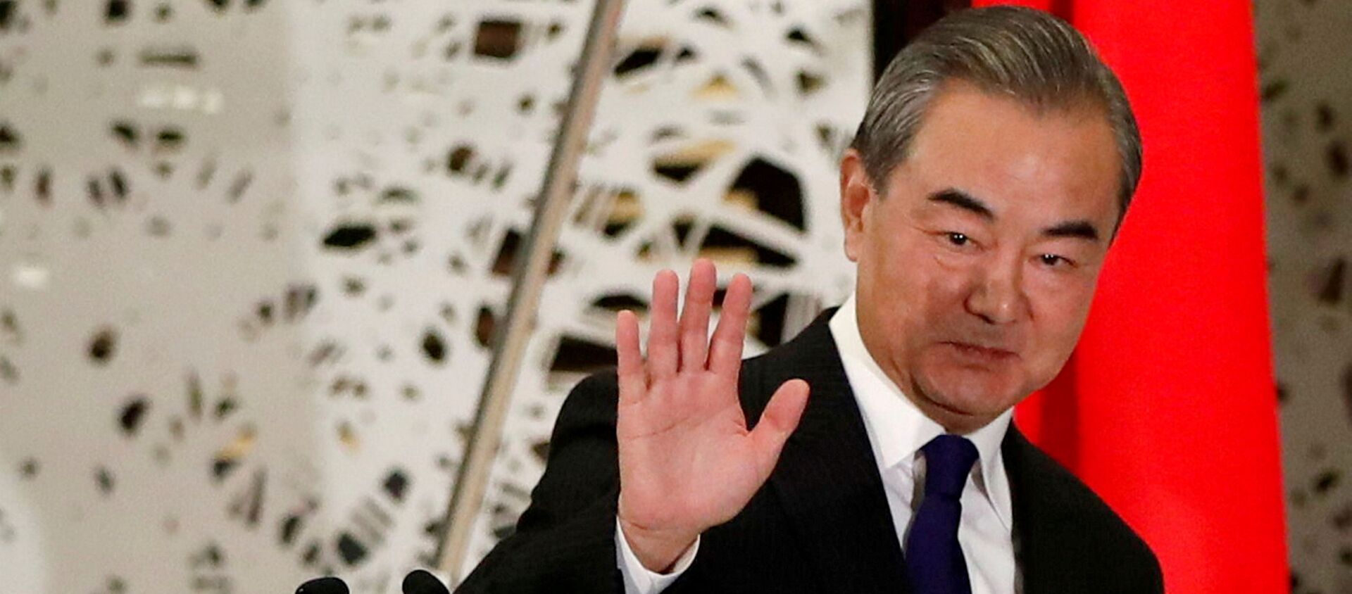 China's State Councillor and Foreign Minister Wang Yi waves as he leaves a news conference in Tokyo, Japan, November 24, 2020. REUTERS/Issei Kato/Pool/File Photo - Sputnik International, 1920, 06.01.2021