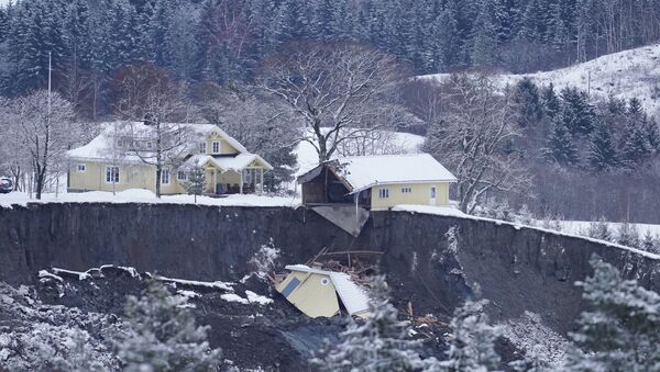 A view of destroyed homes after yesterday's landslide in Ask - Sputnik International
