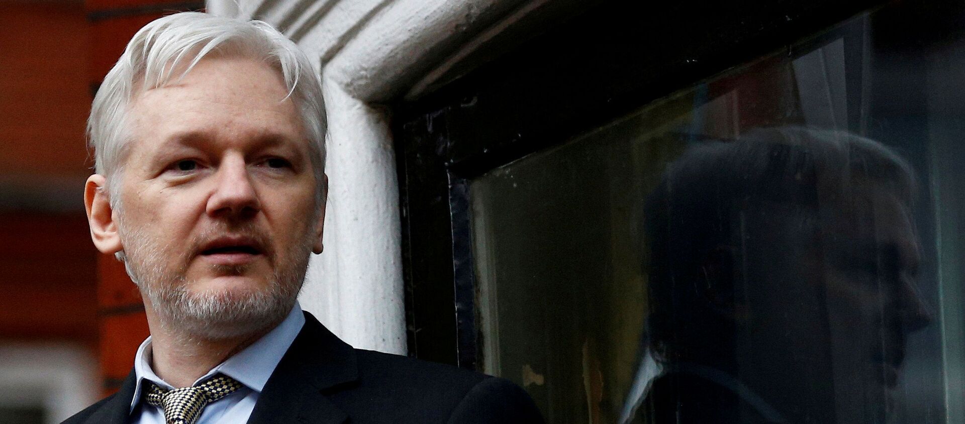 WikiLeaks founder Julian Assange makes a speech from the balcony of the Ecuadorian Embassy, in central London, Britain February 5, 2016. - Sputnik International, 1920, 18.01.2021