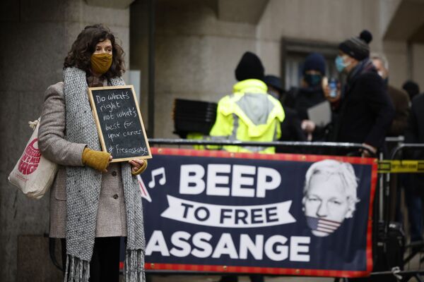 Irish Activist Nominates Julian Assange, Edward Snowden, and Chelsea Manning for Nobel Peace Prize - Sputnik International