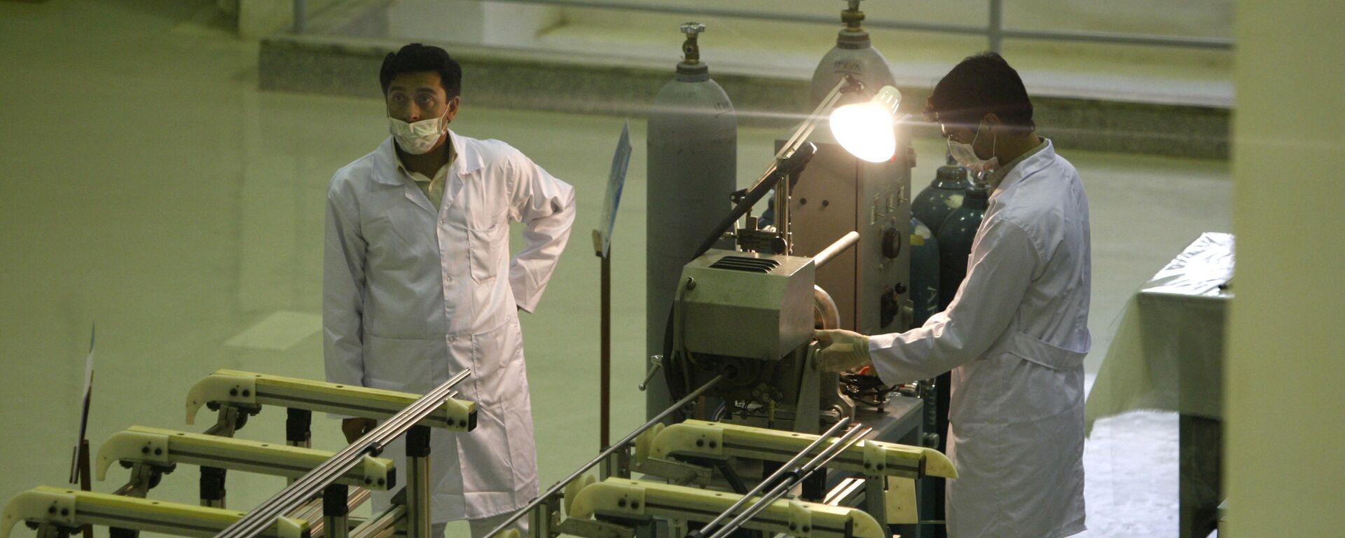 In this April 9, 2009 file picture Iranian technicians work  at a new facility producing uranium fuel for a planned heavy-water nuclear reactor, just outside the city of Isfahan, 255 miles (410 kilometers) south of the capital Tehran. Iran is lagging behind on equipping a bunker with machines enriching uranium to a grade that can be turned quickly to arm nuclear warheads and now says will produce less at the site than originally planned, diplomats tell The Associated Press.   - Sputnik International, 1920, 07.02.2021