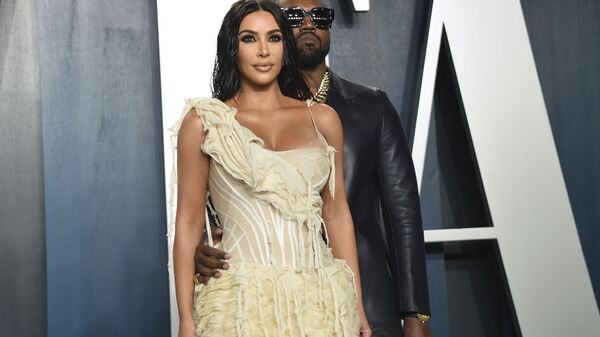 Kim Kardashian, left, and Kanye West arrive at the Vanity Fair Oscar Party on Sunday, Feb. 9, 2020, in Beverly Hills, Calif. - Sputnik International