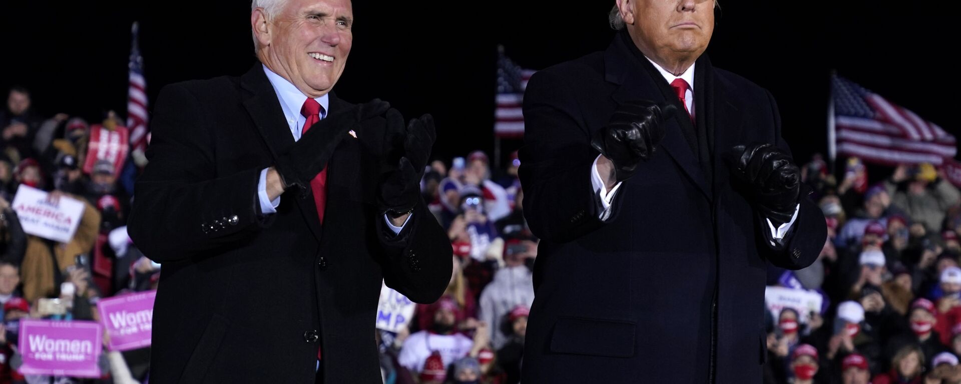 President Donald Trump and Vice President Mike Pence smile after a campaign rally at Gerald R. Ford International Airport, early Tuesday, Nov. 3, 2020, in Grand Rapids, Mich - Sputnik International, 1920, 23.05.2022