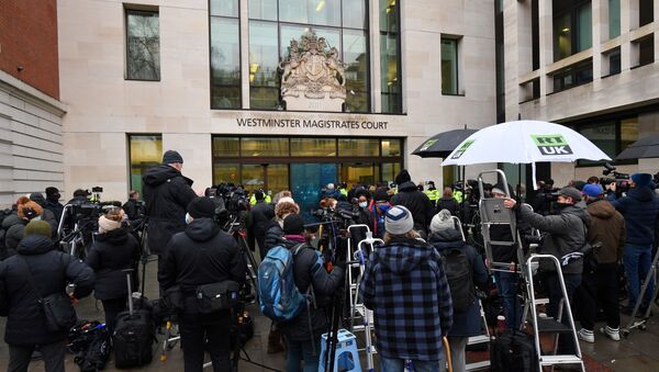 Members of the media and supporters of Wikileaks founder Julian Assange, gather outside Westminster Magistrates court in London for the bail hearing of Assange on January 6, 2021. - Sputnik International