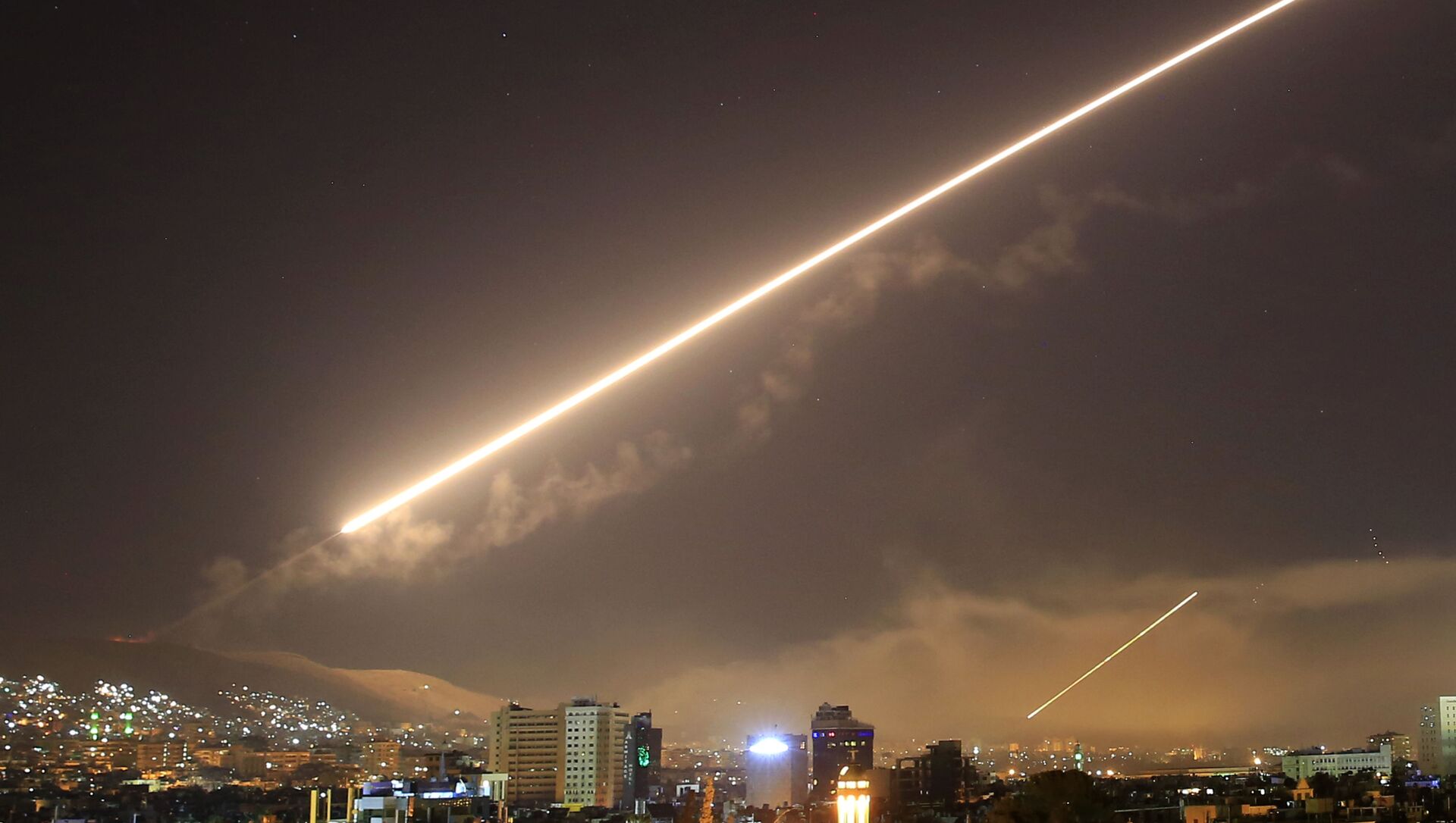 In this April 14, 2018 file photo, Damascus skies erupt with surface to air missile fire as the U.S. launches an attack on Syria targeting different parts of the Syrian capital Damascus, Syria. - Sputnik International, 1920, 28.02.2021
