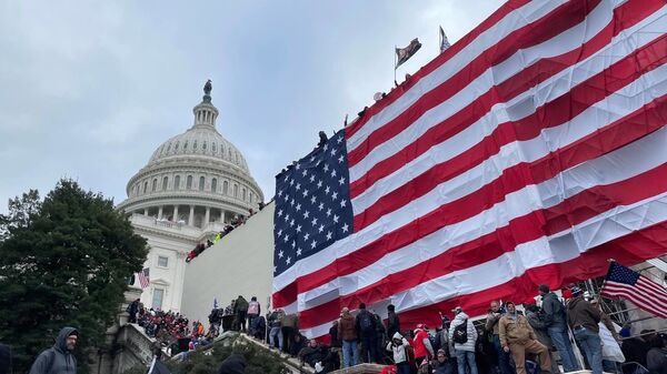 Demonstrators protest outside US Capitol Building in Washington to contest the certification of the 2020 presidential election results by the US Congress, 6 January 2021 - Sputnik International