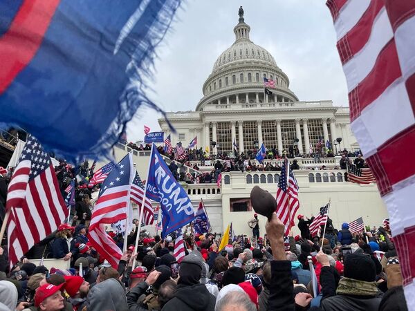 Demonstrators protest outside US Capitol Building in Washington to contest the certification of the 2020 presidential election results by the US Congress, 6 January 2021 - Sputnik International