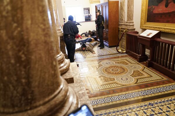 US Capitol Police hold protesters at gun-point near the House Chamber inside the US Capitol on Wednesday, 6 January 2021, in Washington - Sputnik International