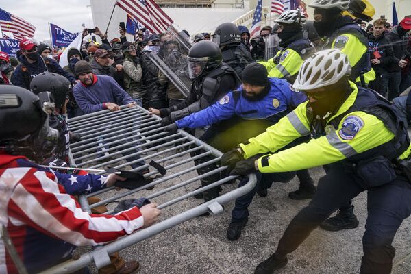 Trump supporters try to break through a police barrier, Wednesday, 6 January 2021, at the Capitol in Washington - Sputnik International