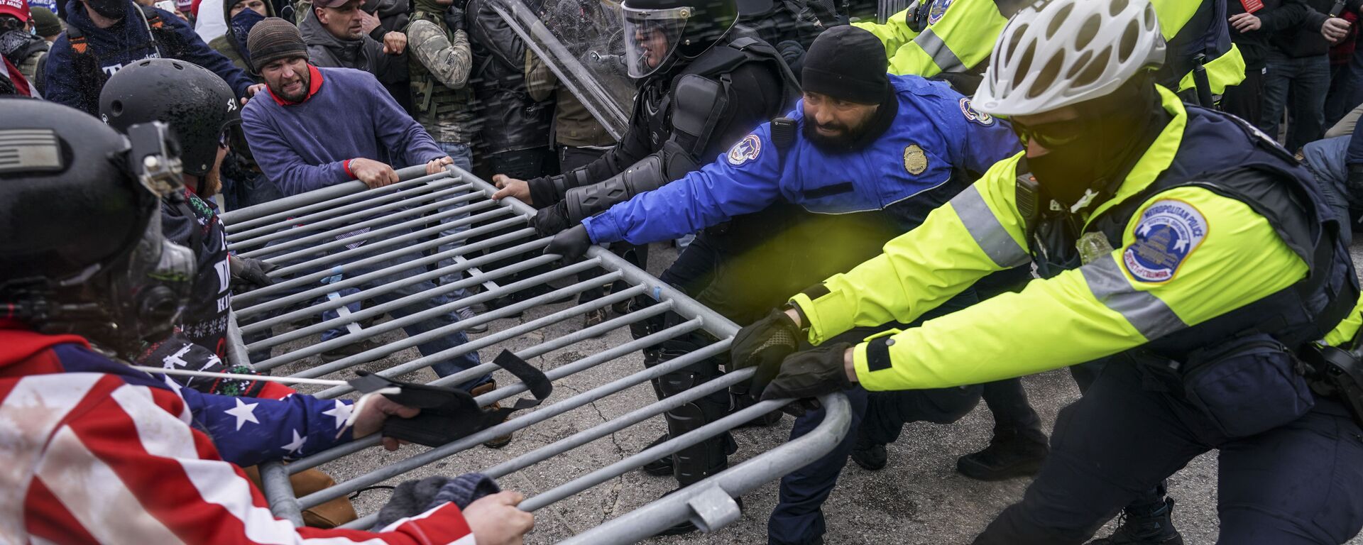 Trump supporters try to break through a police barrier, Wednesday, Jan. 6, 2021, at the Capitol in Washington - Sputnik International, 1920, 31.05.2021