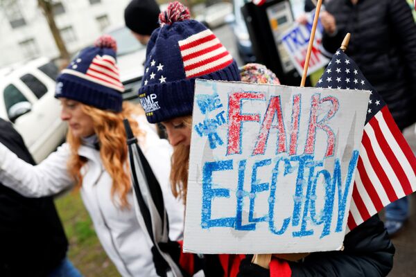 A protester holds a sign saying We want a fair election at a rally in support of US President Donald Trump at the Oregon State Capitol in Salem, Oregon, US, 6 January 2021 - Sputnik International