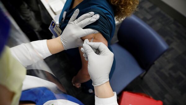 Health Care workers receive the Pfizer-BioNTech COVID-19 Vaccine in Florida - Sputnik International