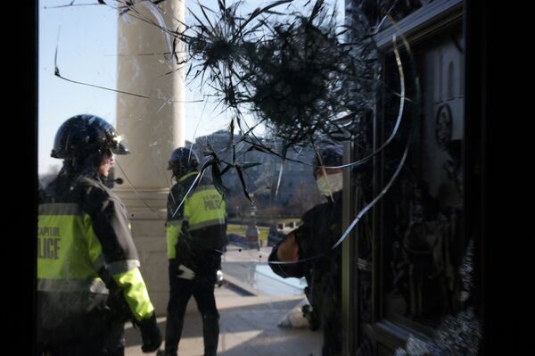 US Congressman Intercepted Trying to Bring Gun to House Floor, Report Says US Congressman Intercepted Trying to Bring Gun to House Floor, Report Says - Sputnik International