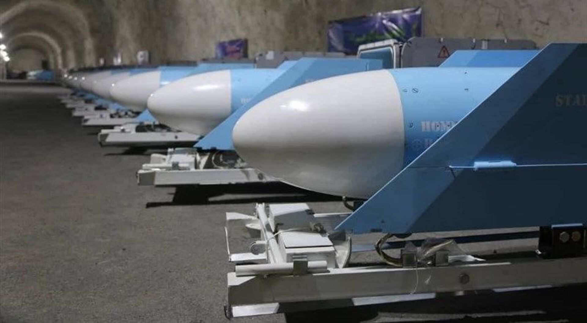 Missiles lined up in new Iranian underground missile base unveiled Friday, 8 January 2021. - Sputnik International, 1920, 08.01.2021