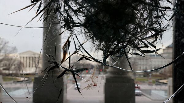 Riot damage is visible on the Rotunda doors of the U.S. Capitol in Washington, U.S. January 8, 2021. - Sputnik International