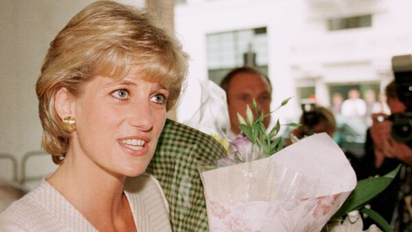The Princess of Wales goes on a walkabout outside the Mortimer Market Centre in London, which she visited as patron of the National Aids Trust, Thursday, 27 June 1996 - Sputnik International