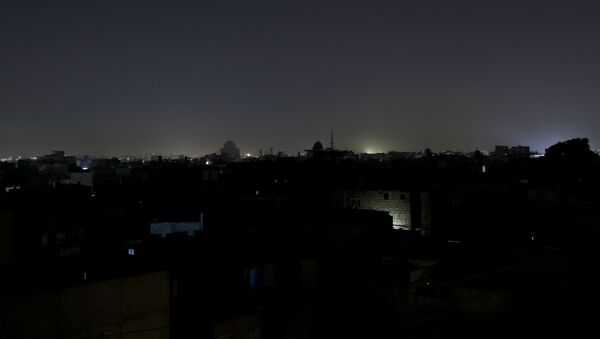 A general view of a residential area is seen during a power breakdown in Karachi, Pakistan, January 10, 2021. - Sputnik International