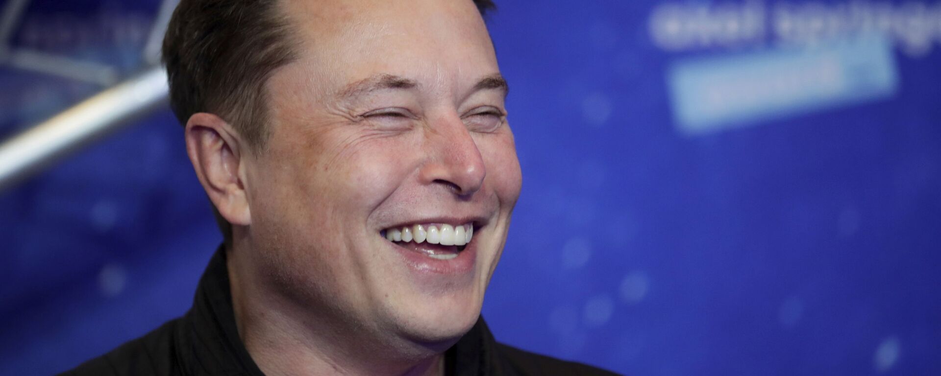SpaceX owner and Tesla CEO Elon Musk arrives on the red carpet for the Axel Springer media award, in Berlin, Germany, 1December 2020. - Sputnik International, 1920, 18.02.2021