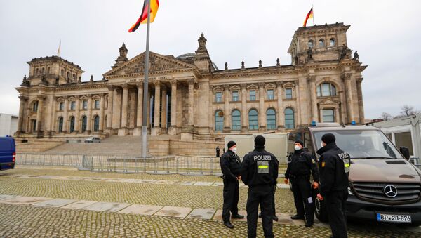 FILE PHOTO: Police officers stand outside the Reichstag building, seat of Germany's lower house of parliament, in Berlin - Sputnik International
