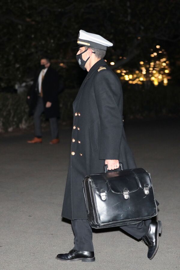 How Will US Nuclear Strike Authority Be Handed to Biden Amid Trump’s No-Show at Inauguration? - Sputnik International