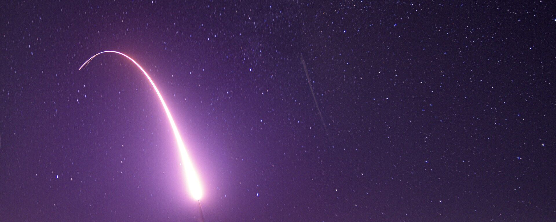This image taken with a slow shutter speed on Oct. 2, 2019, and provided by the U.S. Air Force shows an unarmed Minuteman 3 intercontinental ballistic missile test launch at Vandenberg Air Force Base, Calif. The Pentagon has raised to $95.8 billion the estimated cost of fielding a new fleet of land-based nuclear missiles to replace the Minuteman 3 - Sputnik International, 1920, 30.10.2021