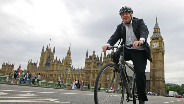 Boris Johnson cycles his bike over Westminster Bridge in central London on July 30, 2010.  - Sputnik International