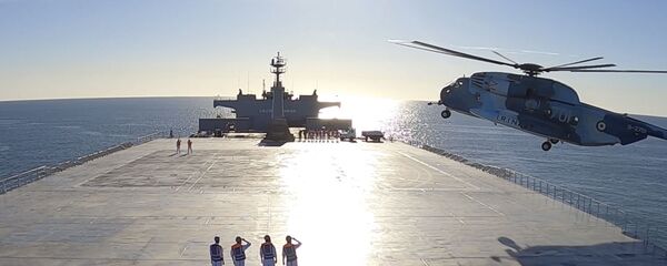 This image made from a video released on Wednesday, Jan. 13, 2021, by the Iranian Army shows a helicopter landing on Makran logistics vessel during a navy drill - Sputnik International