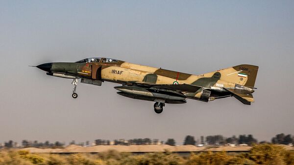 A handout picture made available by the Iranian Army office on November 2, 2020 shows an Islamic Republic of Iran Air Force F-4E Phantom II fighter-bomber aircraft flying during an aerial exercise in Isfahan in central Iran - Sputnik International
