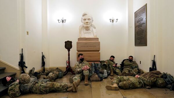 National Guard members gather at the U.S. Capitol in Washington - Sputnik International