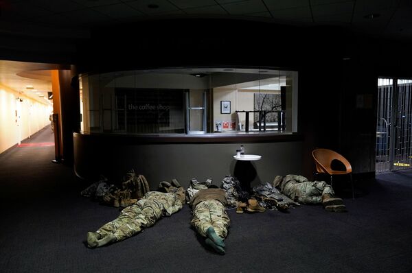 Troops Sleeping on Bare Floors of US Capitol Ahead of Biden’s ‘Virtual’ Inauguration - Photos - Sputnik International