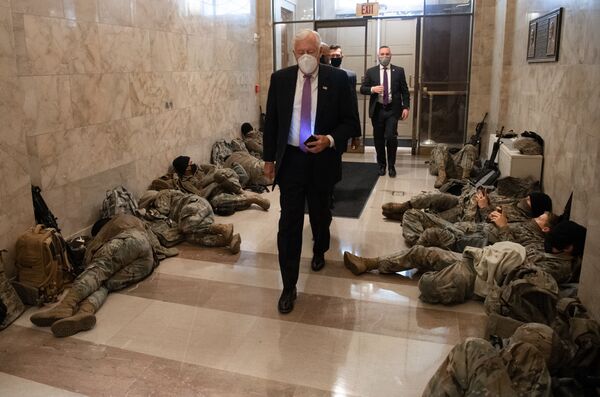 Troops Sleeping on Bare Floors of US Capitol Ahead of Biden’s ‘Virtual’ Inauguration - Photos - Sputnik International