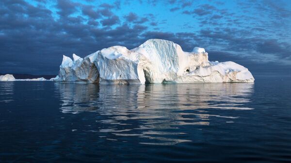Iceberg in the waters of Greenland - Sputnik International