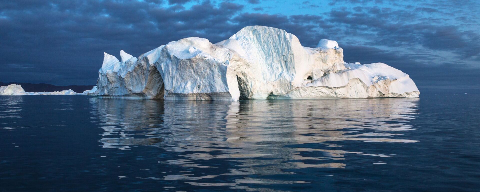 Iceberg in the waters of Greenland - Sputnik International, 1920, 14.01.2021