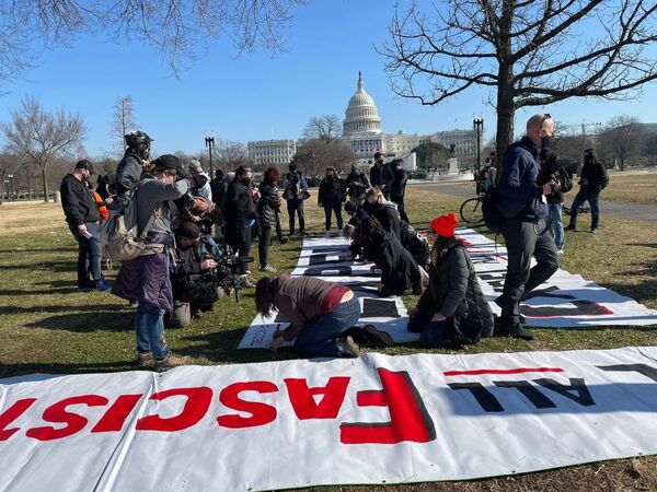 Anti-Trump activists make a banner before the protest outside the US Capitol.  - Sputnik International