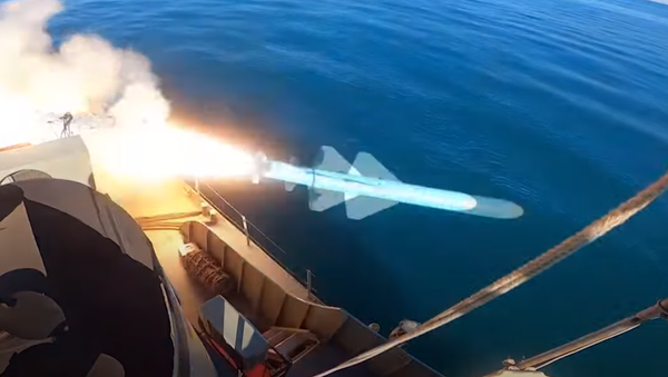 Iranian Navy Fires Missiles During Intense War Games in the north Indian Ocean. - Sputnik International