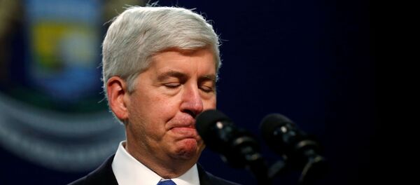 Michigan Governor Rick Snyder pauses as he speaks at North Western High School in Flint, a city struggling with the effects of lead-poisoned drinking water in Michigan, May 4, 2016. REUTERS/Carlos Barria/File Photo - Sputnik International