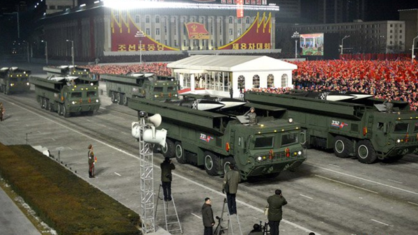 A short-range solid fueled missile previously unknown to Western observers unveiled at a January 14, 2021 military parade in Pyongyang, DPRK - Sputnik International