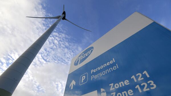This photograph taken on December 22, 2020 in Puurs shows the logo of US multinational pharmaceutical company Pfizer on the entrance sign of the production site of the Covid-19 vaccine that was given the European Union's green light the day before, paving the way for vaccinations to finally start in the 27-nation bloc on December 27 - Sputnik International